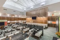 Holiday Inn COLUMBUS by IHG فنادق في كولومبوس