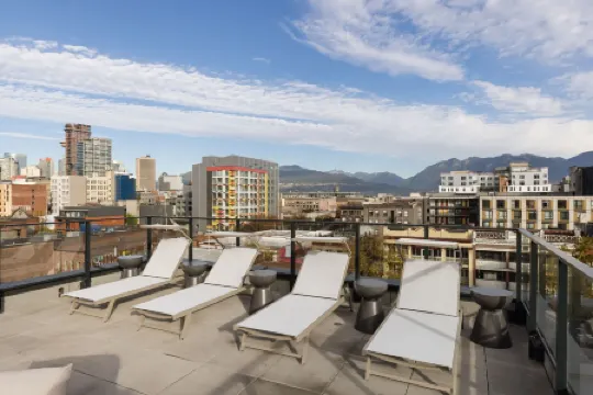 Keefer House Отели рядом со станцией Rupert Station Platform 2