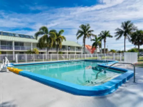 Howard Johnson by Wyndham Vero Beach / Downtown Hotels in Indian River County