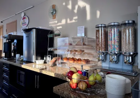 Super 8 by Wyndham Guelph