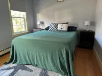 Captain's 1Br Quaters. Quiet. Walk to Everything. No Fees. Dogs Stay Free! Hotels in Bath