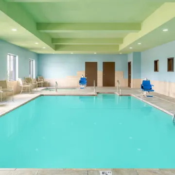 Holiday Inn Express & Suites PRATT by IHG