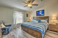 2 Living Rooms: Crescent City Home - parking