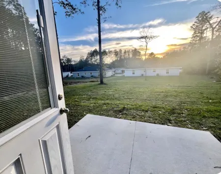 2 Bedrooms/2 Baths modern and comfortable home only 1.5 hours from Orland Отели в г. Ситрэс-Спрингс