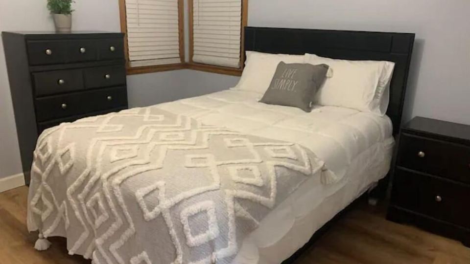 Beautiful Furnished 2 Bedroom House with Garage