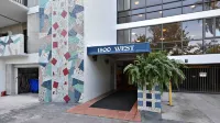 Beachfront 2bdr Condo, Pool & Hot Tub w/ Ocean Views Papaya Place by Avantstay