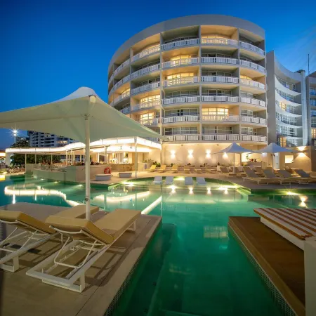 DoubleTree by Hilton Cairns