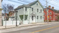 Seaside Stay in Historic Warren