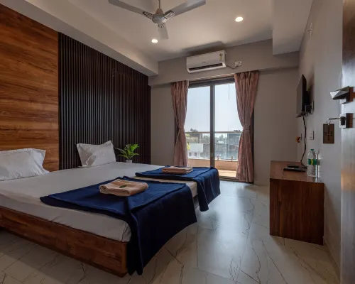 Hotel Aaradhya Crown Hotels in Sindhudurg