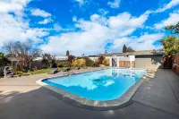 Travelodge by Wyndham Santa Rosa Wine Country - Swimmingpools
