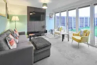 Modern Home with Garden, Corby