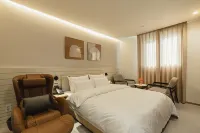 Hound hotel chuncheon - 3-Star