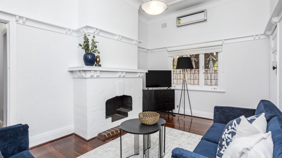 Chic Semi-Detached 2-Bed Home with Outdoor Dining