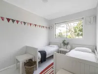 Cosy Getaway with Fireplace and Spacious Backyard Hotels in Broulee