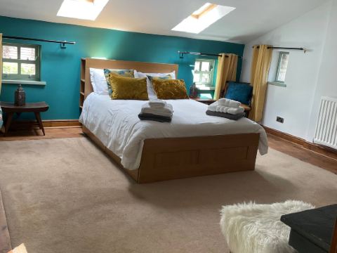 Quaint Country Cottage with Valley Views, Dog-Friendly & Horse-Friendly