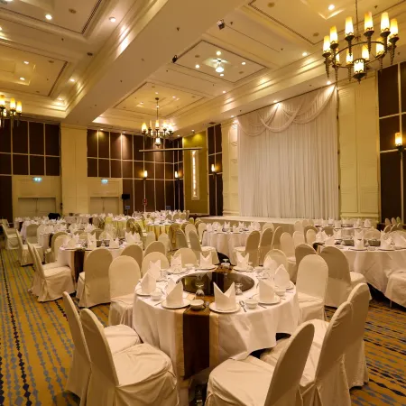 The Imperial Hotel & Convention Centre Korat Отели рядом с достопримечательностью «Храм Сала Лой»