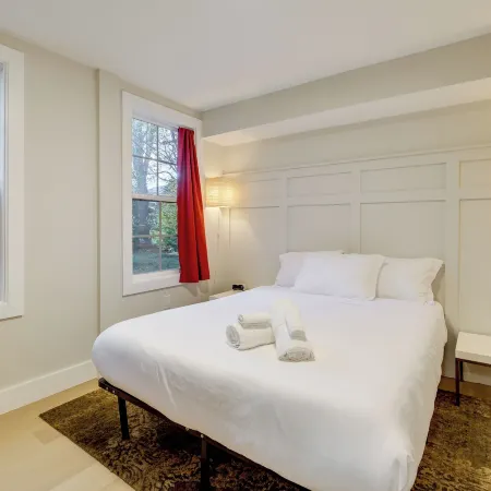 Walk to Metro & Dtwn Silver Spring! Sleek Apt