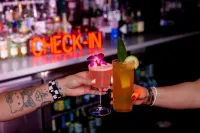 โรงแรม Moxy Phoenix ในกรุงเฟนิกซ์ - ที่มีบาร์