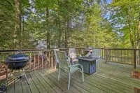 22 Mi to Ski Big Bear! Lake Wallenpaupack Getaway - Pet friendly