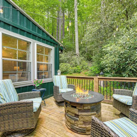 Highlands Vacation Rental - Walk to Main St!