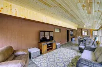 Wisconsin Vacation Rental 1 Mi to Road America! - Homestays