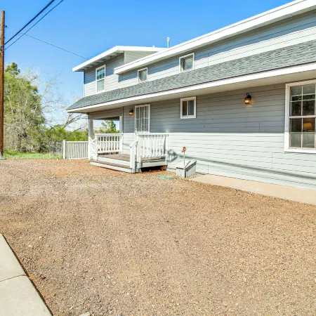 Walk to Dtwn Show Low: Townhome w/ Balcony