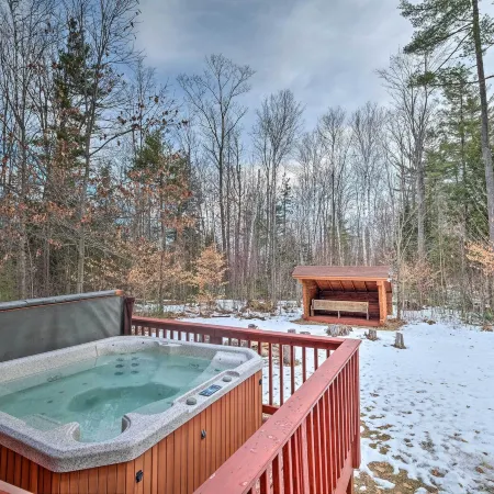Secluded Johnsburg Retreat w/ Hot Tub & Fire Pit