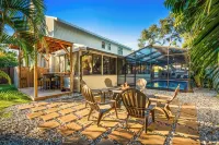 6Br! Sleeps 15+ Htd Pool, Putting Green, Theater, Game Rm, 5 mi to Beaches, Ami