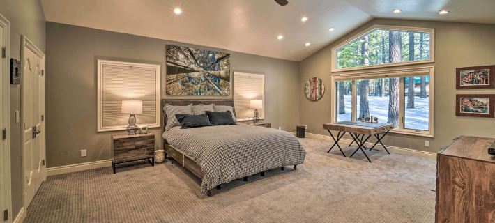 4 Mi to Dtwn Truckee: Tahoe Donner Home w/ Hot Tub Hotels in Truckee
