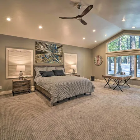 4 Mi to Dtwn Truckee: Tahoe Donner Home w/ Hot Tub