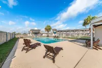Quality Inn & Suites Port Lavaca Near Lighthouse Beach - Beach
