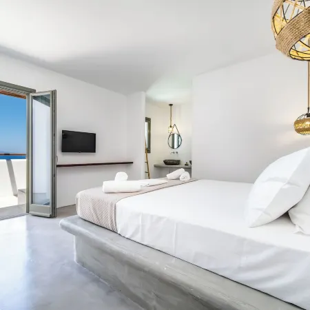 The Amethyst Exclusive Suites Oia Отели рядом с достопримечательностью «Пляж мыса Колумбо»