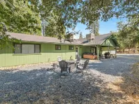 Sugar Pine Cabin - Jacuzzi -KING Beds - Ping-Pong