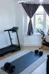 Cozy 3 Bedroom Home in Leeds, Perfect for Families and Groups - Bungalows