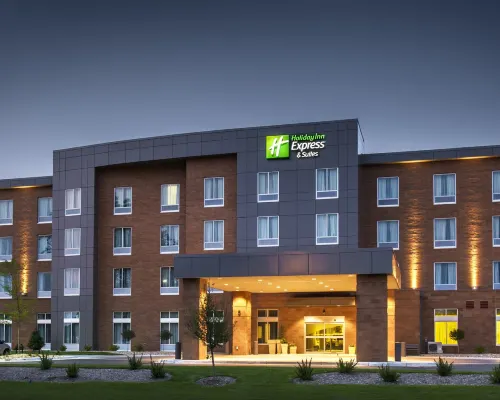 Holiday Inn Express & Suites MADISON CENTRAL by IHG Hotel berhampiran Dataran Capitol