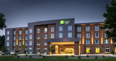 Holiday Inn Express & Suites MADISON CENTRAL by IHG Hotel a 