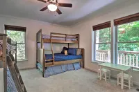 2 Mi to Sapphire Resort: Home w/ Hot Tub & Games! - que admiten mascotas