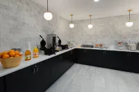 Holiday Inn Express & Suites WASHINGTON DC -  NOMA by IHG - breakfast