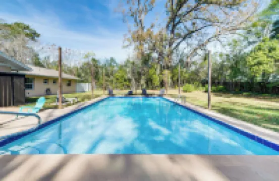 5 Mi to Silver Springs State Pk: Gem w/ Game Room!