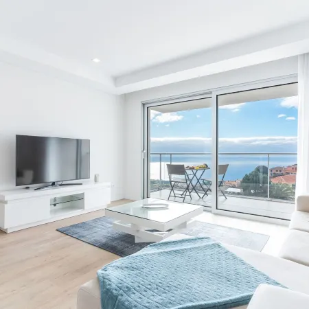Horizonte Completo II by Atlantic Holiday