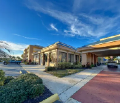 โรงแรม มอนเรียล เอ็กซ์เพรส แอนด์ สตูดิโอส์ ไอไดรฟ์ ดิสทริกต์