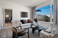 Luxe Everett 2BR–2BA w/ Pool, Gym & Parking
