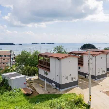 Daebudo Island (Seonjaedo) Mokseom Pension Отели рядом с достопримечательностью «Загородный клуб Island»
