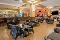 Armon Plaza Montreal Airport - bar