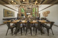 Wine Time Luxury Family Retreat with Heated Pool Hot Tub 4 King Suites Near Broken Bow - Apartments