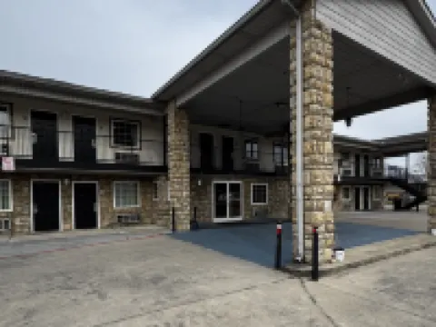 General Bragg Inn & Suites Chickamauga Hotels in Walker County