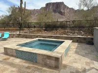 Beautiful oasis with 40' negative edge pool, swim up bar, hiking in Super. Mtns.