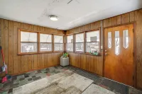 Spacious & Peaceful Suburban Home in Lansing! - 2-Star