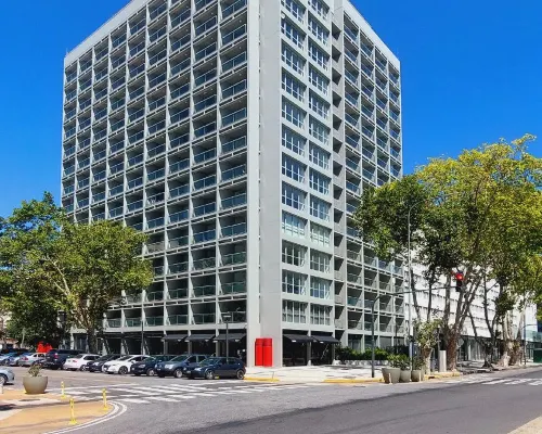 อัลมาเรนา ปูเอร์โต เรติโร แอฟฟิลิเอตเต็ด บาย เมเลีย โรงแรมใกล้สถานี Retiro Station