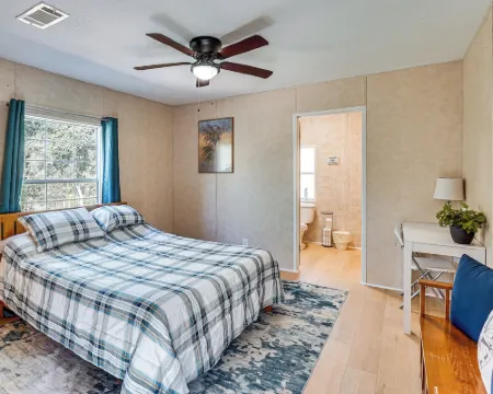 < 1 Mi From Suwannee River, Hideaway w/ Lanai Hotels in Dixie County